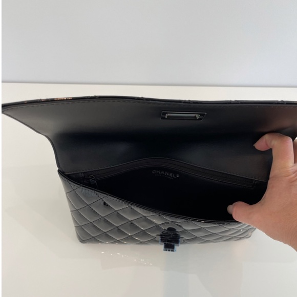 CHANEL 20P REIUSSUE BLACK ON BLACK PATENT LEATHER CLUTCH NIB! - Picture 17 of 17